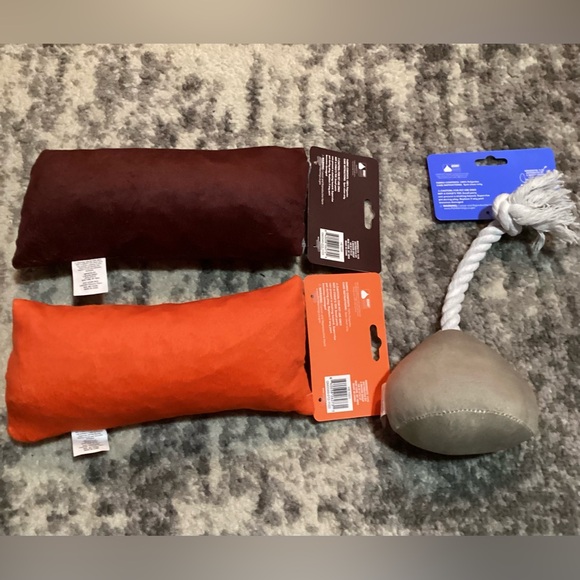 Hershey’s Dog Toys, crinkle and squeak, Reese’s, Hershey’s and a a Kiss - Picture 2 of 2